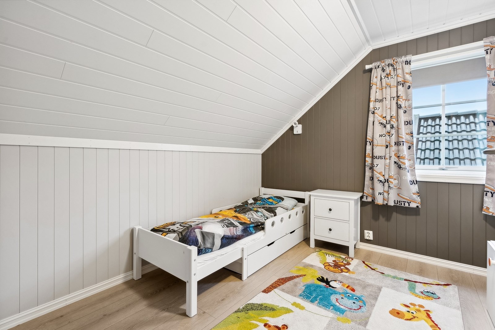 Soverom fire er i dag innredet som barnerom, men har flere bruksmuligheter. Galleribilde