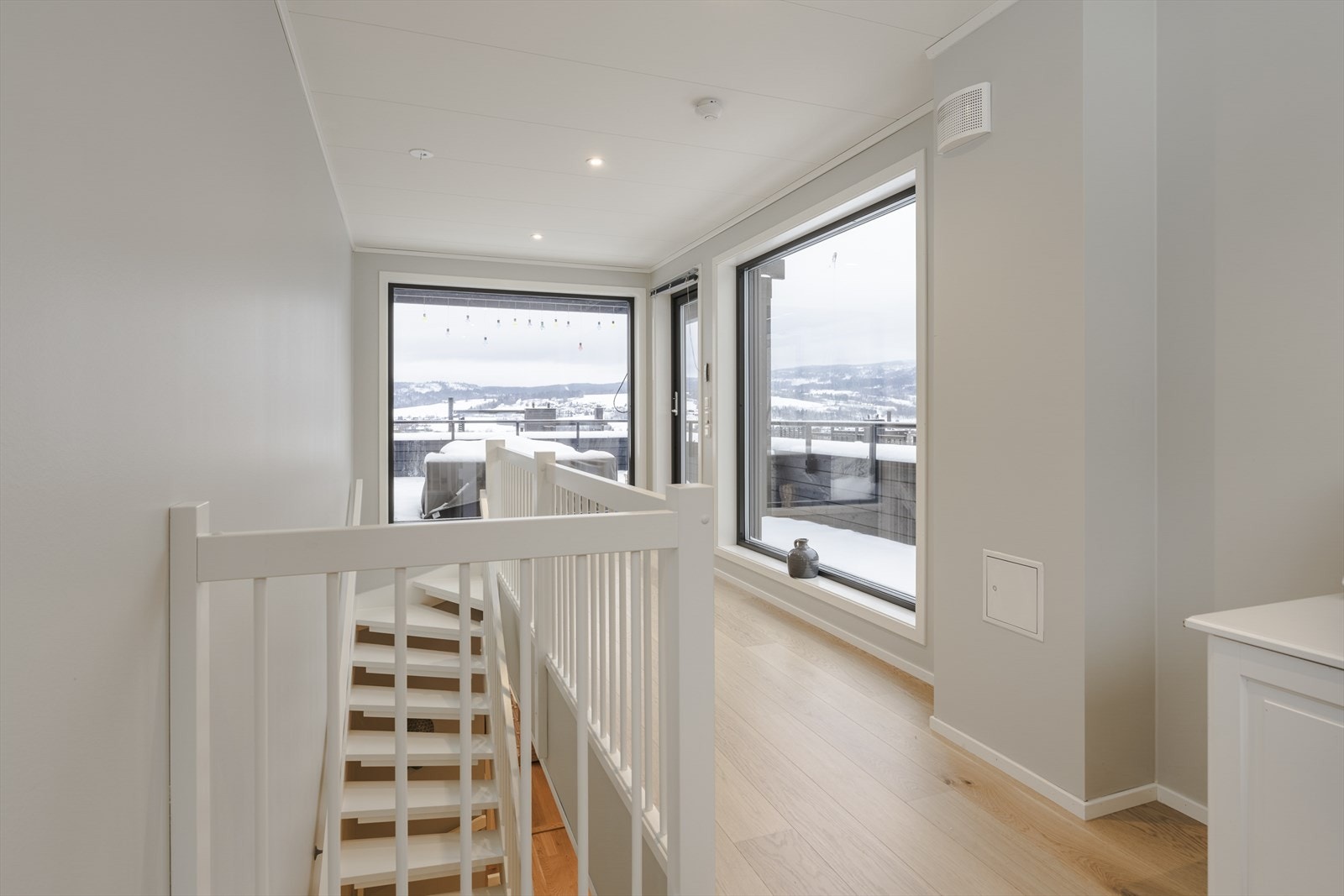 Boligens 3.etasje med direkte utgang til stor takterrasse på hele 30 kvm! Galleribilde