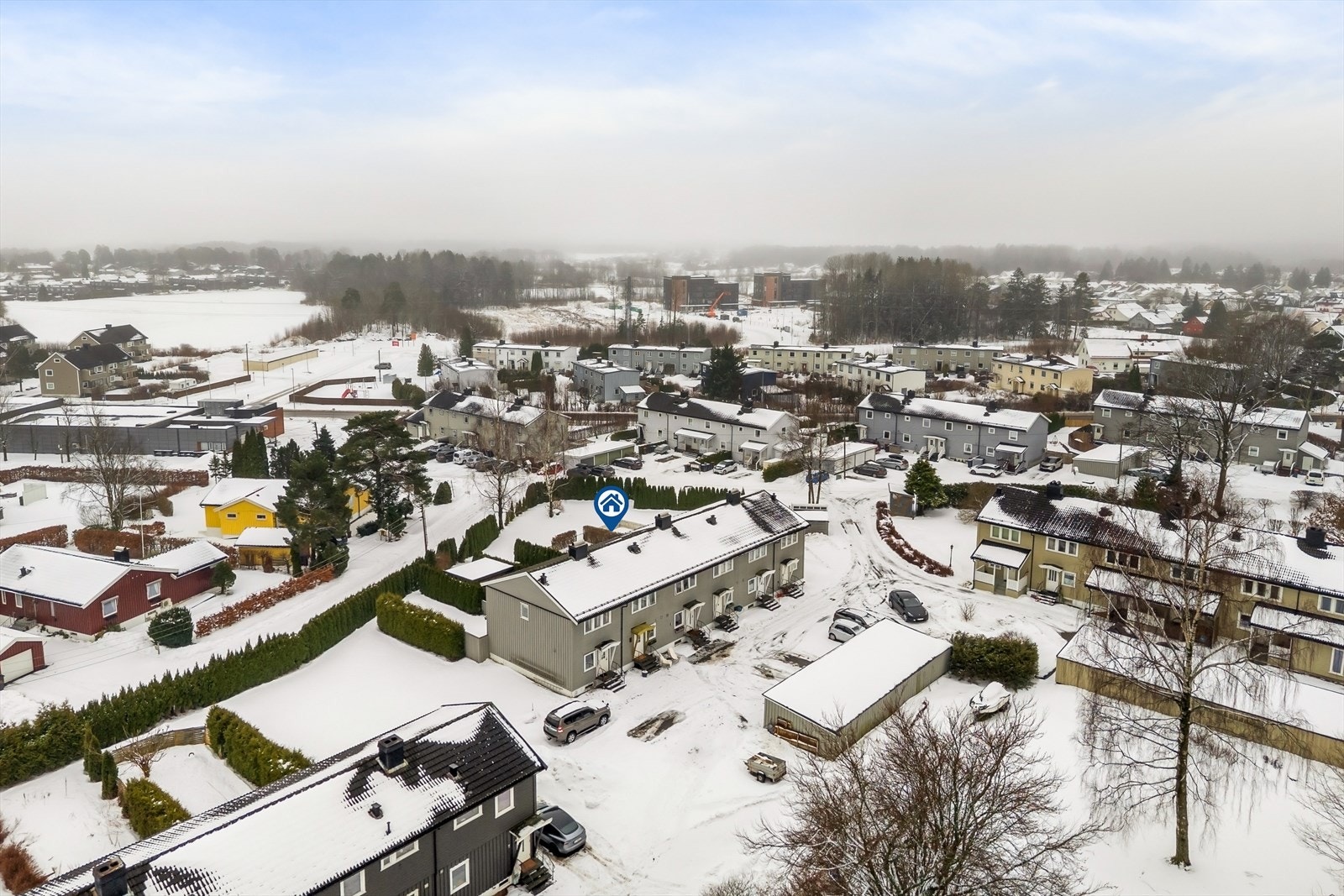 Innen få minutters gange finner du blant annet:
Tennisbaner og håndballhall, løperunde rundt idylliske Bugårdsdammen, svømmehall og utendørs skøytebane, et stort antall fotballbaner, frisbee-golfbane med hele 18 kurver, friidrettsanlegg m.m Galleribilde