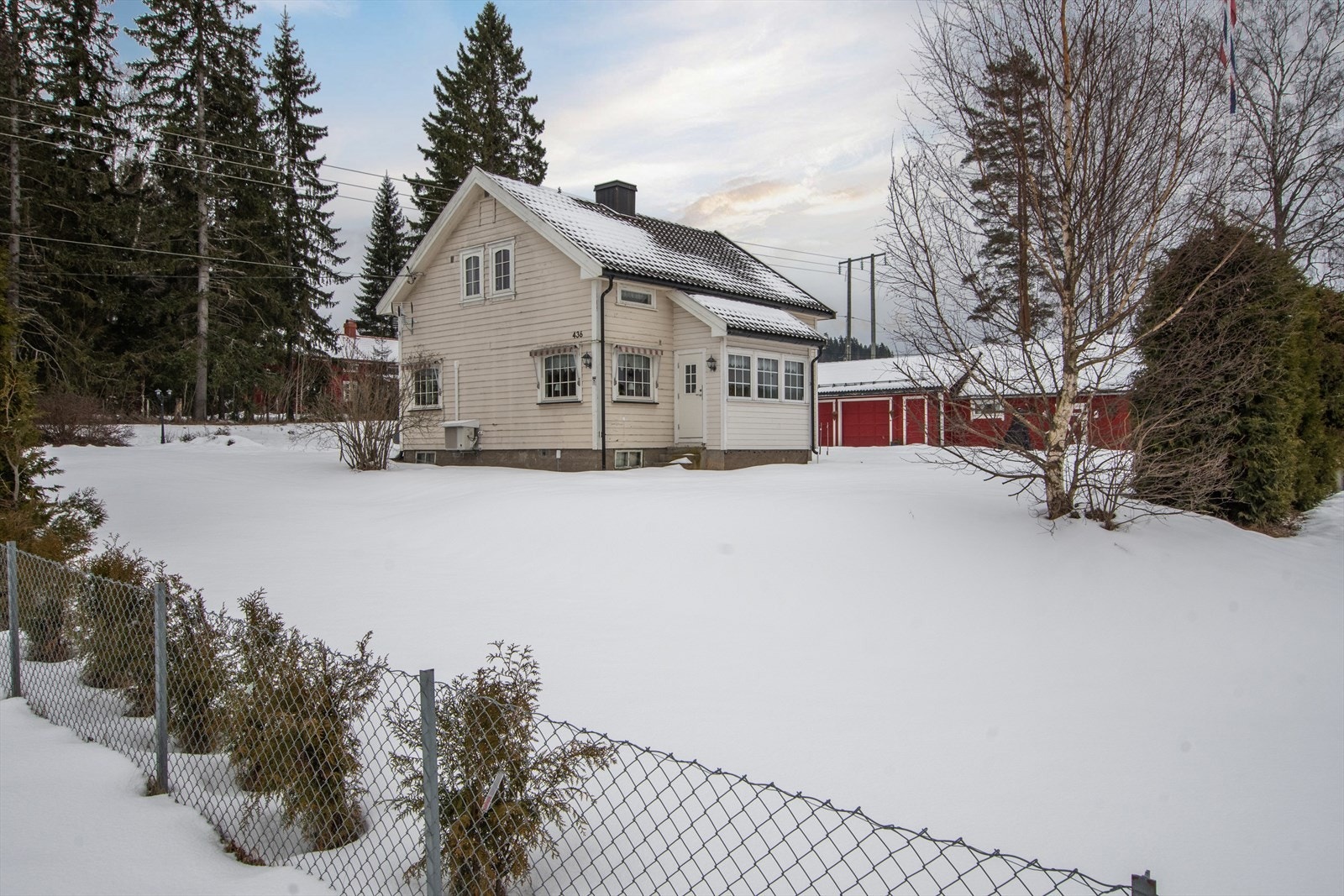 Velkommen til Ilagsvegen 436 - en innholdsrik og koselig enebolig med uthus og dobbelt garasje! Galleribilde