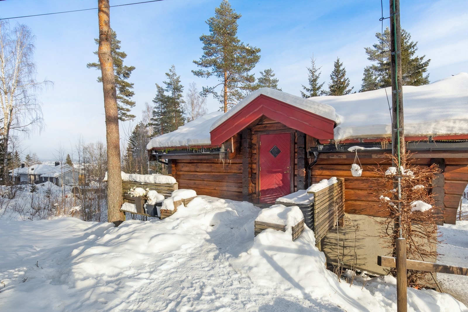 Koselig tømmerhus som som er perfekt for en tenåring. Galleribilde