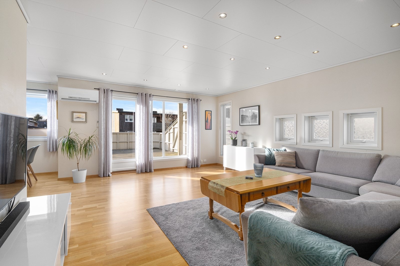 Fin endeleilighet beliggende i første etasje. Galleribilde