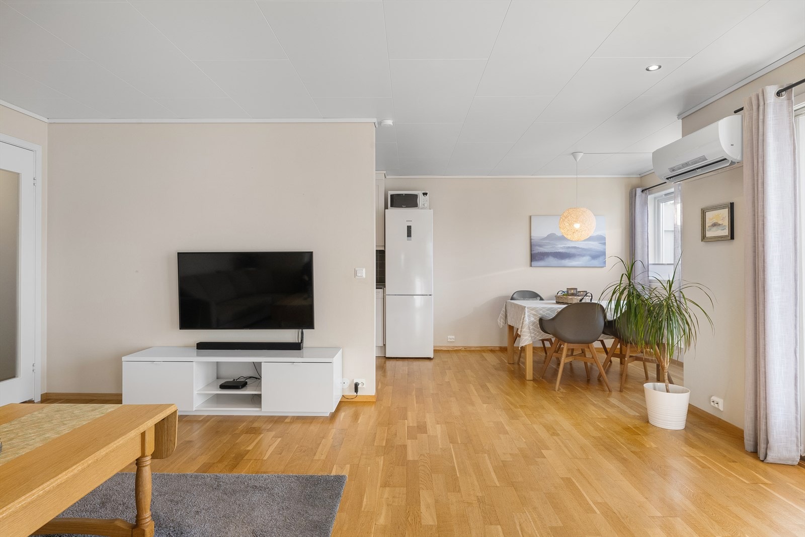 God plass for spisebord i forbindelse med kjøkken. Galleribilde