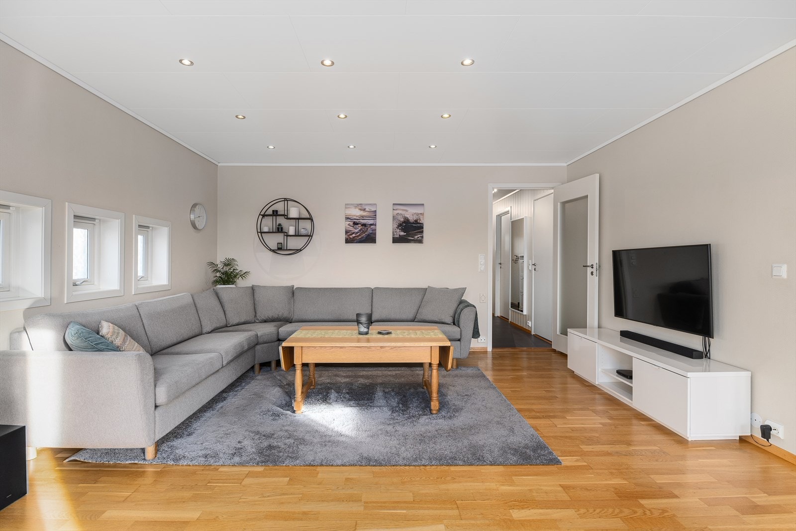 Spottbelysning i stue. Galleribilde