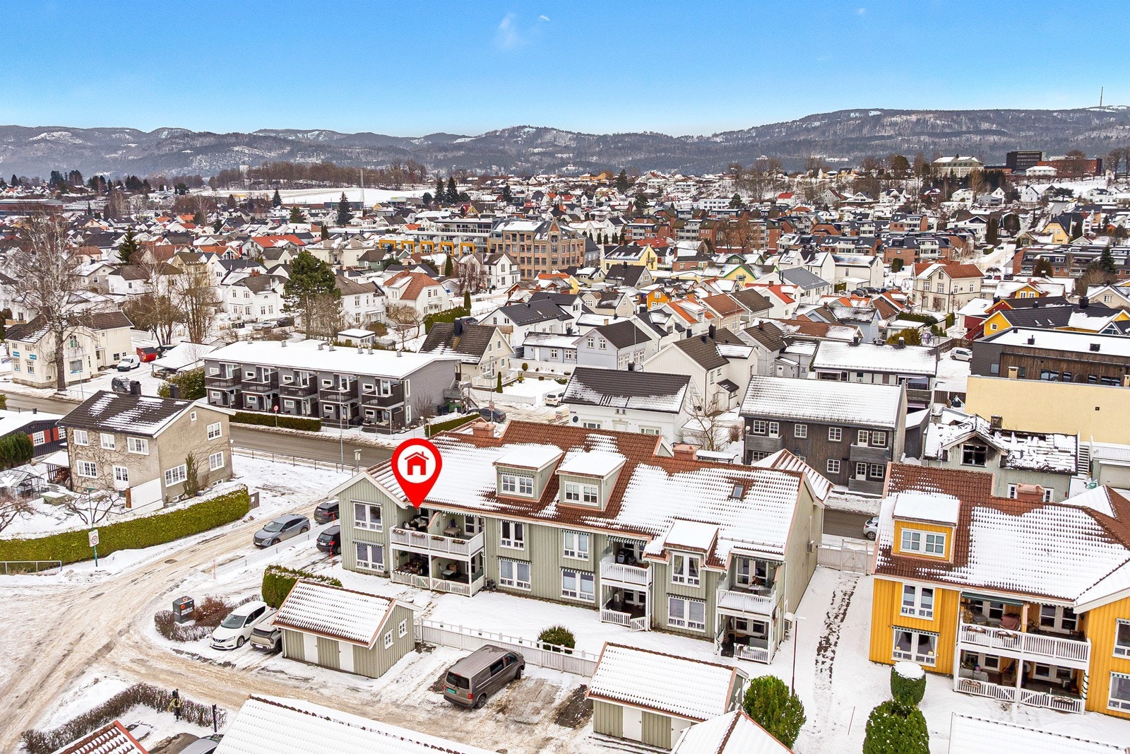 Det er gangavstand til Skien togstasjon og gode bussforbindelser i nærheten Galleribilde