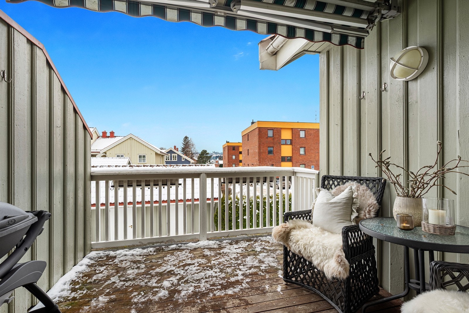 God plass til sittegruppe, grill eller andre utemøbler Galleribilde