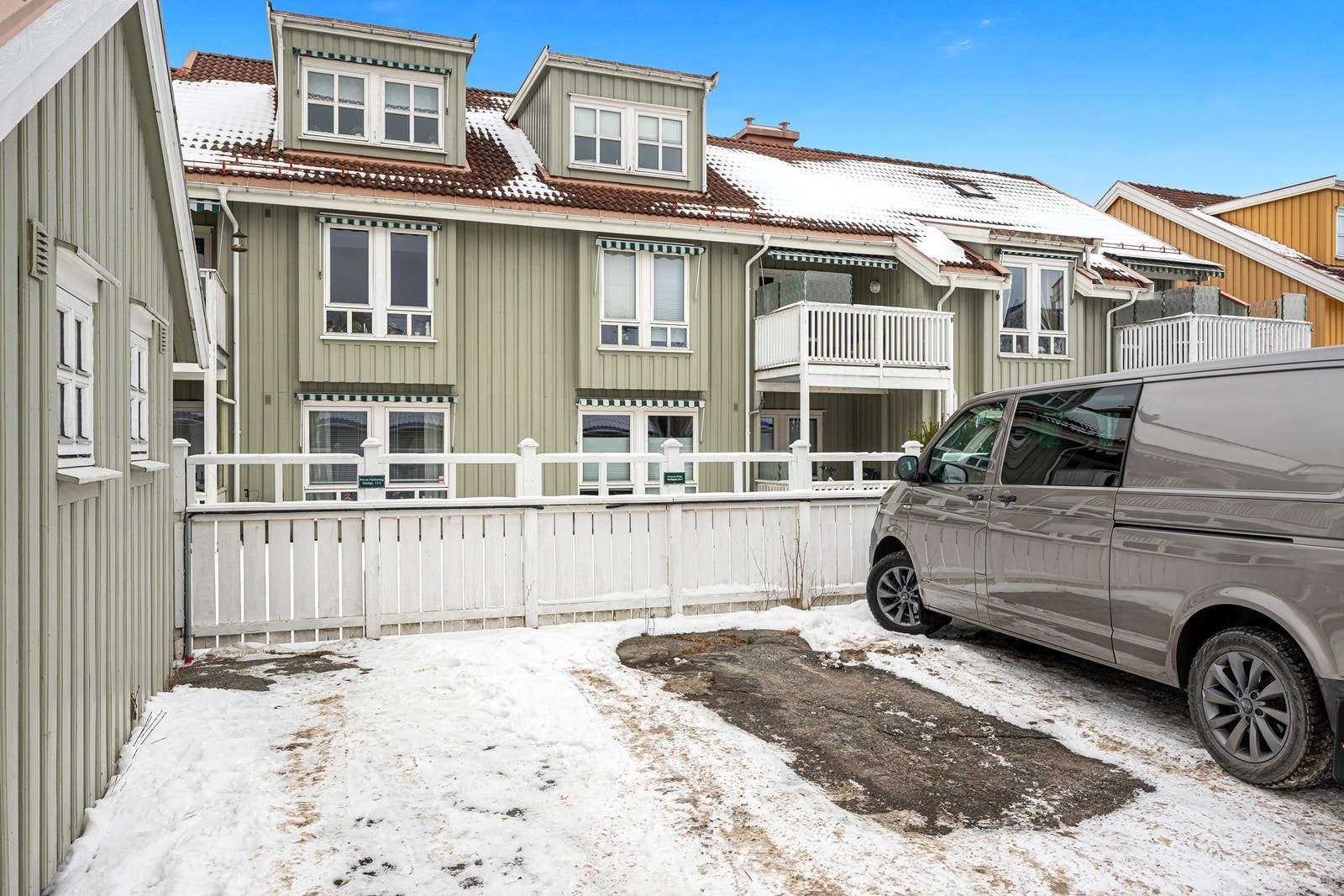 Parkeringsplass utenfor boligen Galleribilde