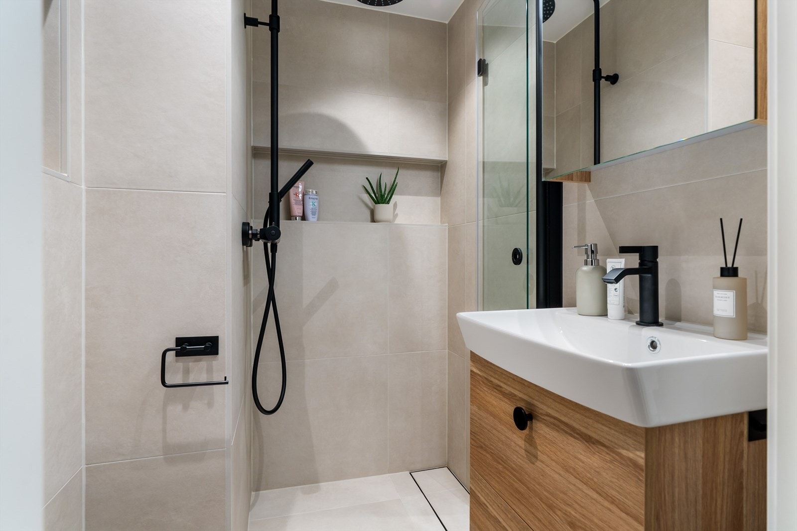 Leilighetens baderom er nyoppusset i 2024. Galleribilde