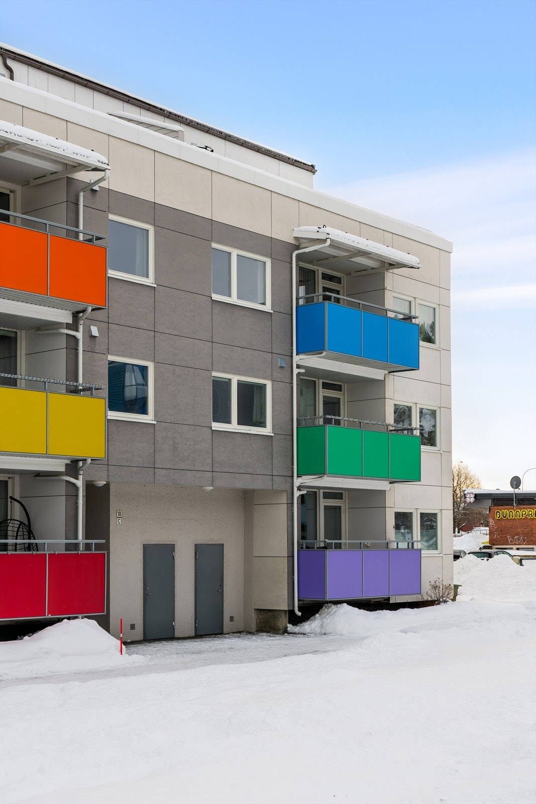 I tillegg er det 2 boder i kjeller for ekstra oppbevaringsplass. Galleribilde