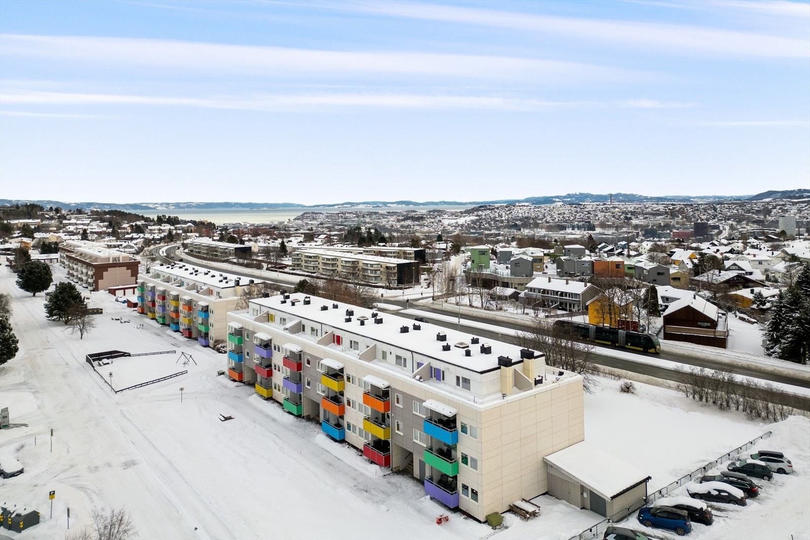 En lys og trivelig 2-roms leilighet med en fin beliggenhet i byggets 3. etasje. Galleribilde