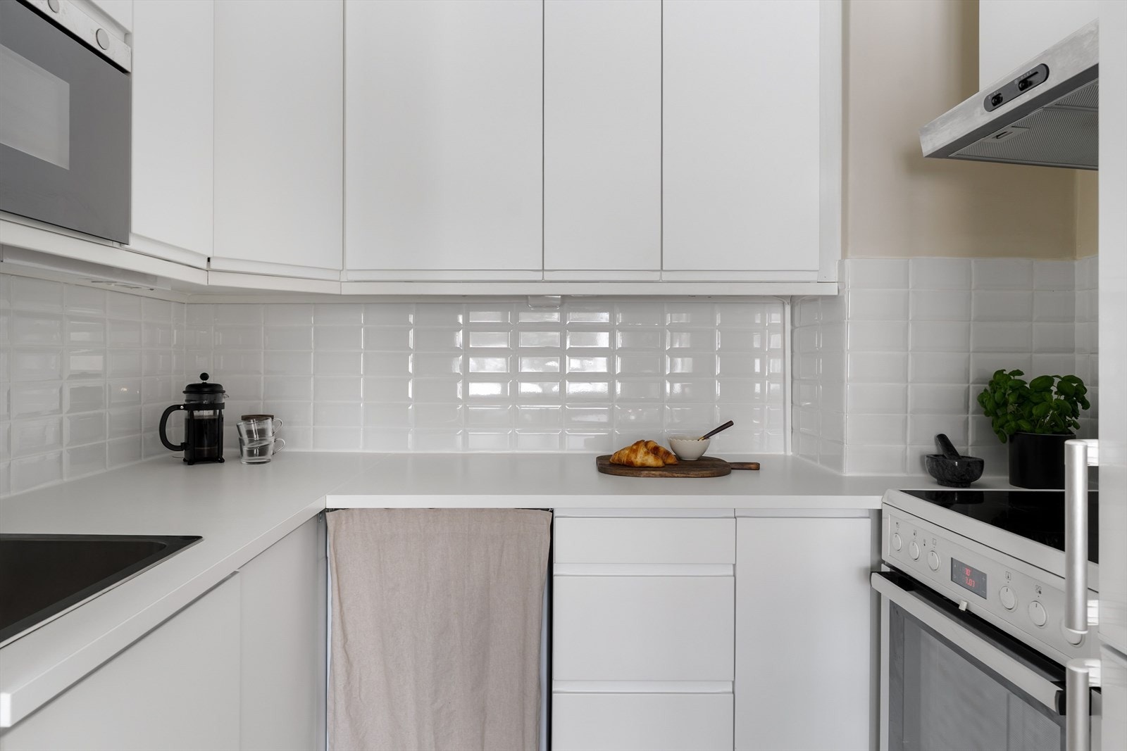 Kjøkkenet er plassert i en egen del av rommet. Galleribilde