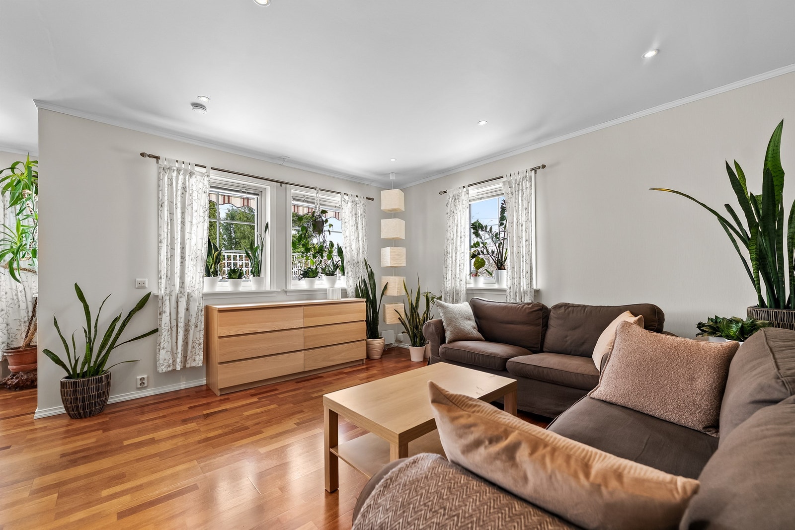 Rommene er malt høsten 2025, og fremstår pene i moderne farge. Galleribilde