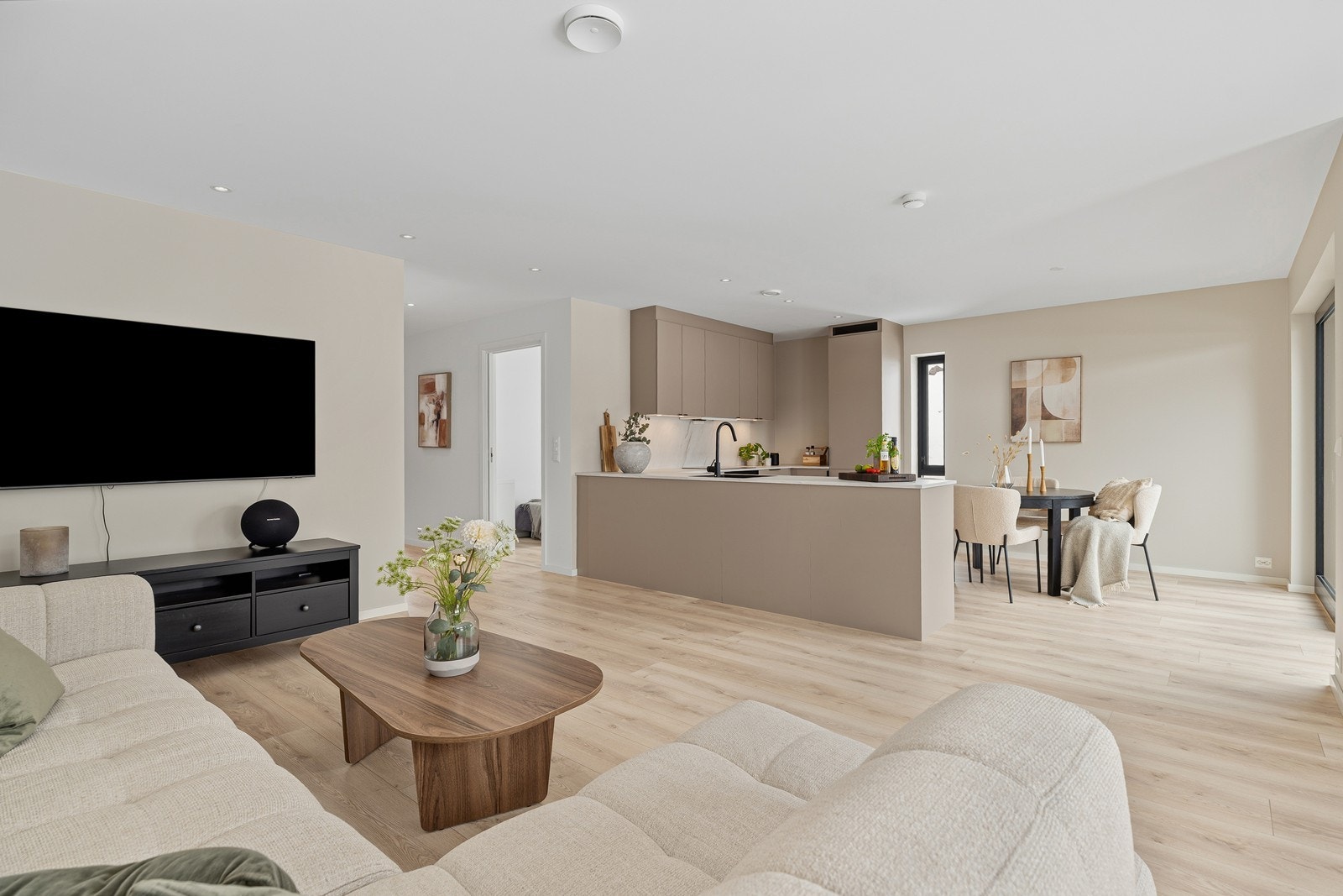 Flotte farge- og materialvalg er gjennomgående i hele leiligheten Galleribilde