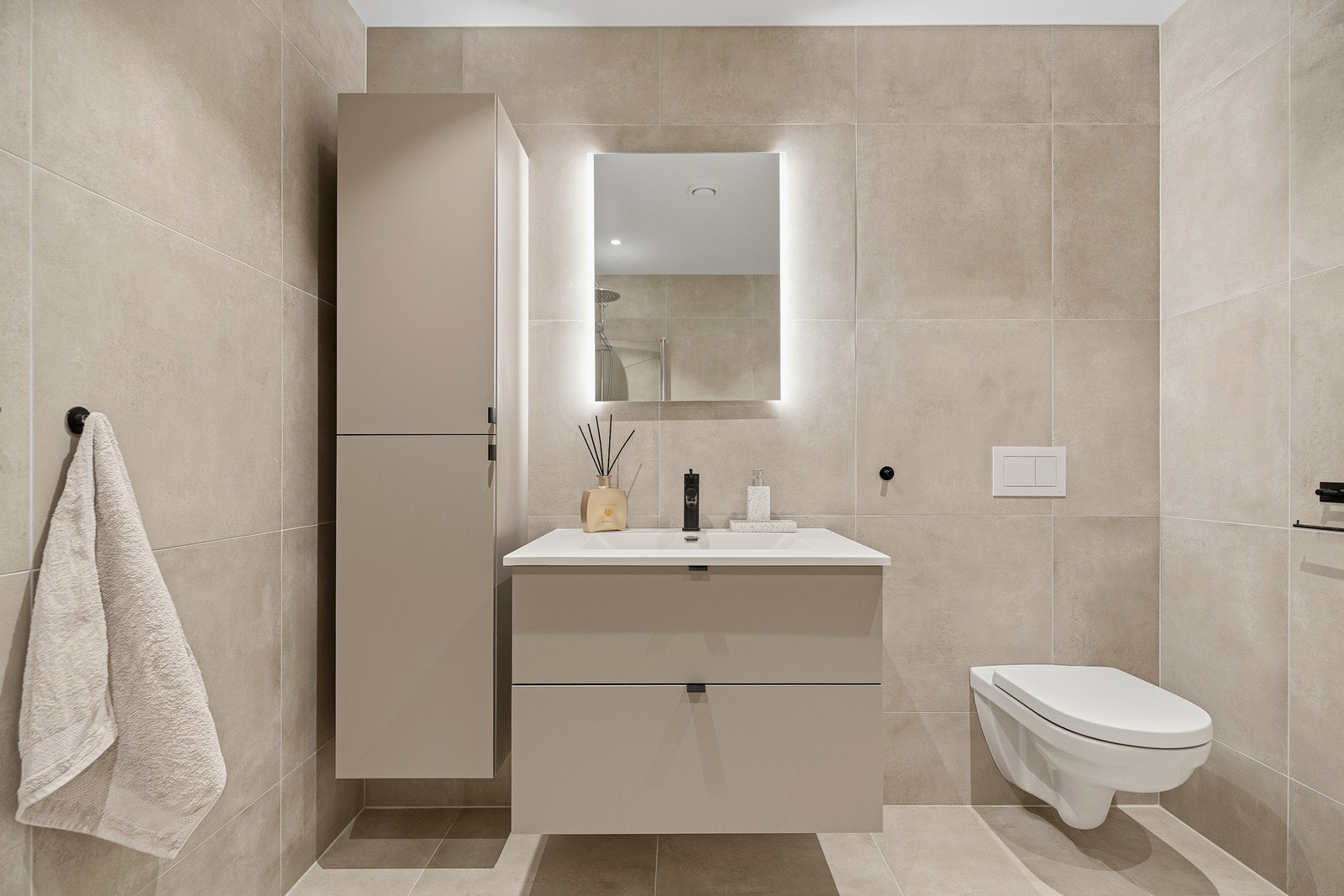 Flott bad i moderne utførelse Galleribilde