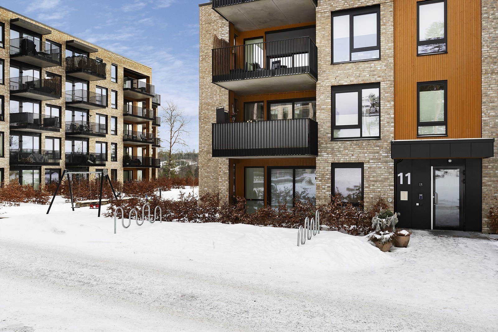 Det er lekeplass rett utenfor blokken Galleribilde