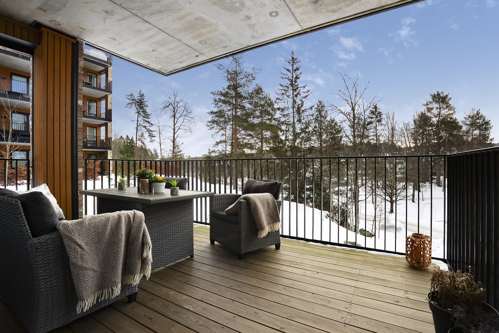 Balkongen er sydvendt og er på ca. 11 kvm. Galleribilde