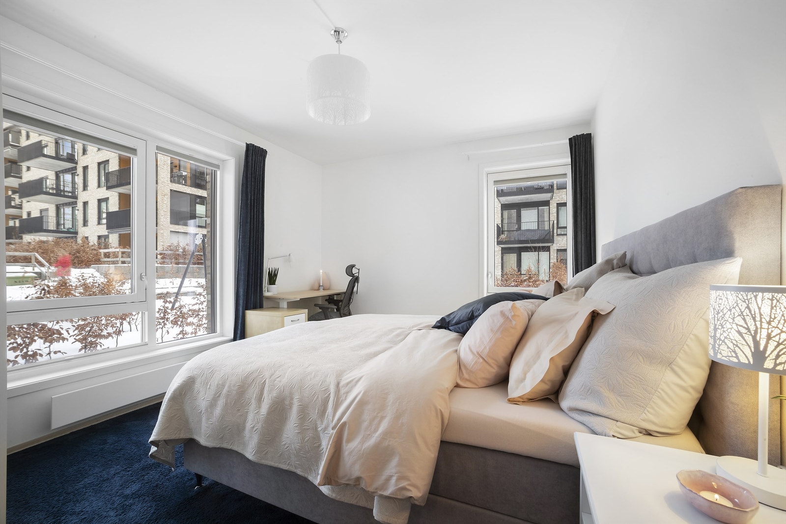 Det er skyvedørsgarderobe på soverom 1 og garderobeskap på soverom 2 Galleribilde