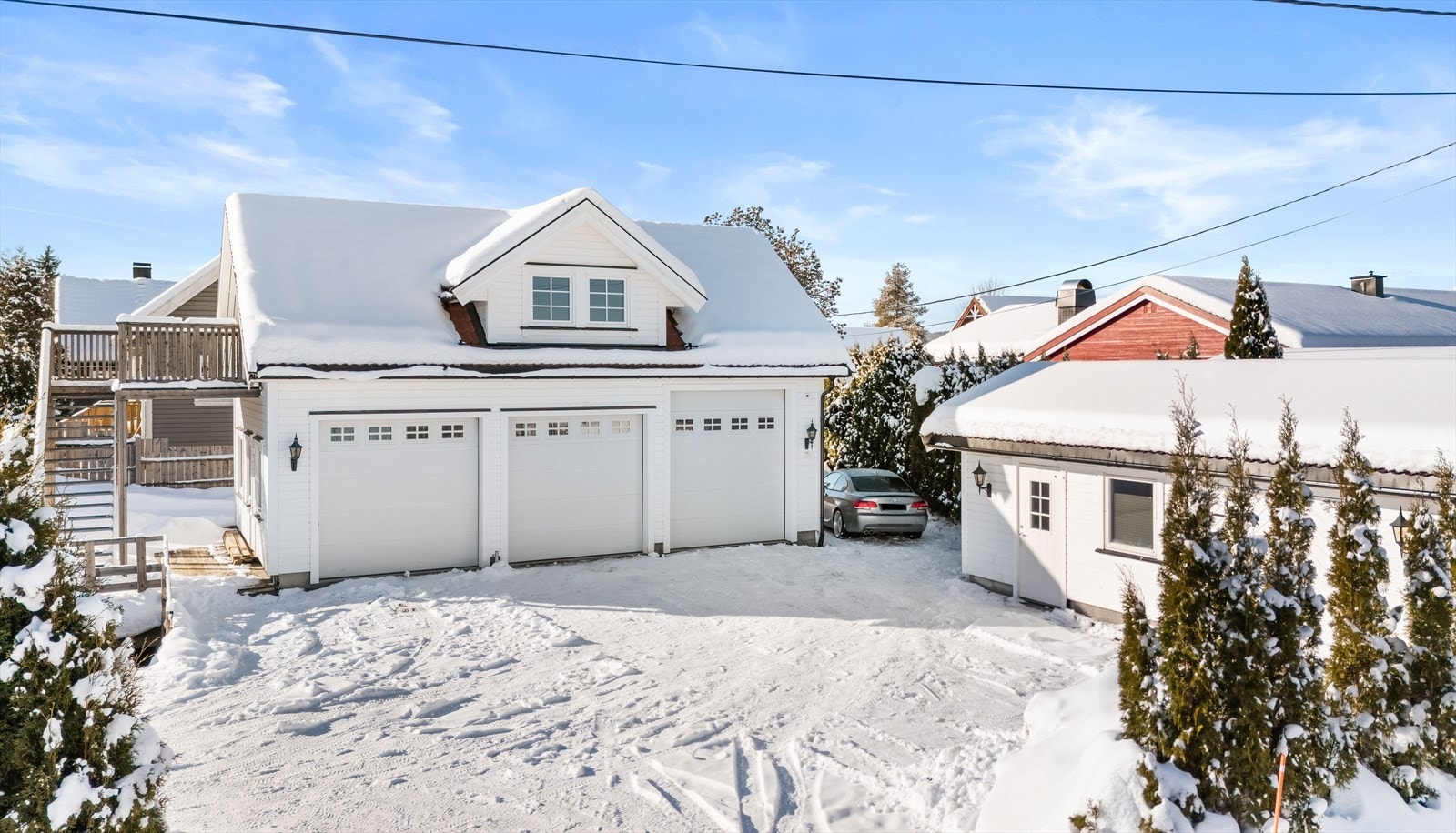 Garasjen gir gir svært gode muligheter for lagring eller hobbyvirksomhet. Galleribilde