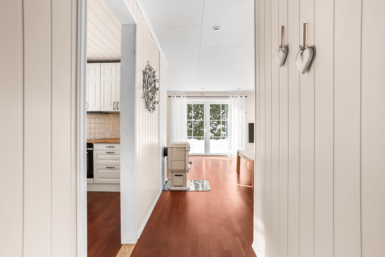 Fra gangen er det adkomst til boligens øvrige rom i etasjen. Galleribilde