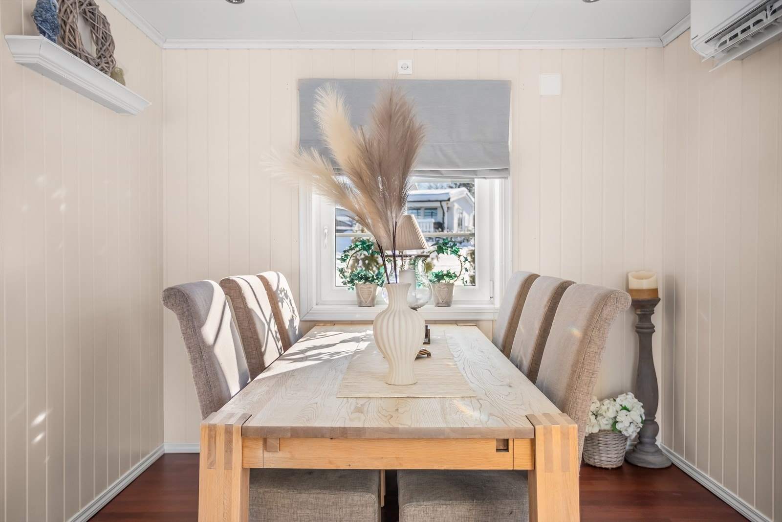 Her er det god plass til et stort spisebord for hyggelige sammenkomster. Galleribilde