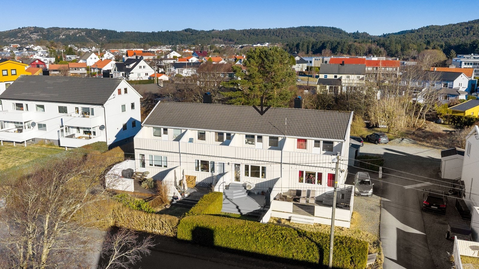 Barnevennlig og attraktiv beliggenhet med gangavstand til idrettsanlegg, barnehage og flere skoler Galleribilde