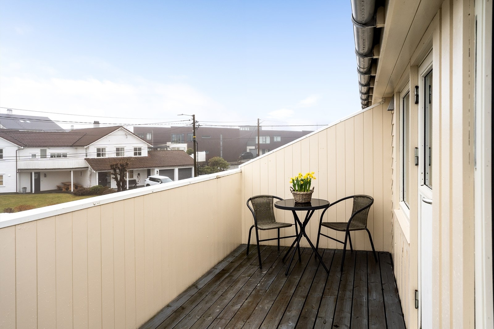 Vestvendt balkong med gode solforhold Galleribilde