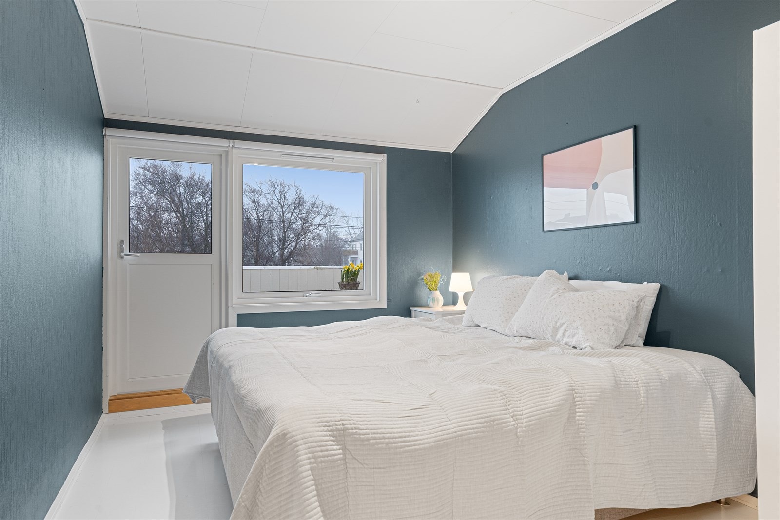 Hovedsoverom med utgang til balkong Galleribilde