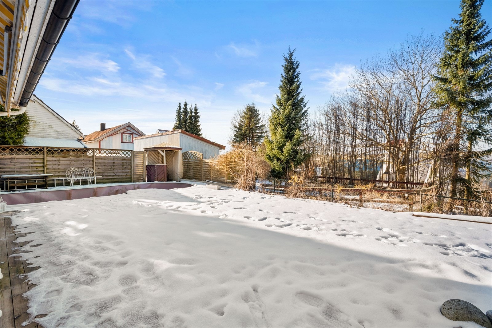 Den store terrassen gir rikelig med plass for utemøbler og sosiale soner. Galleribilde