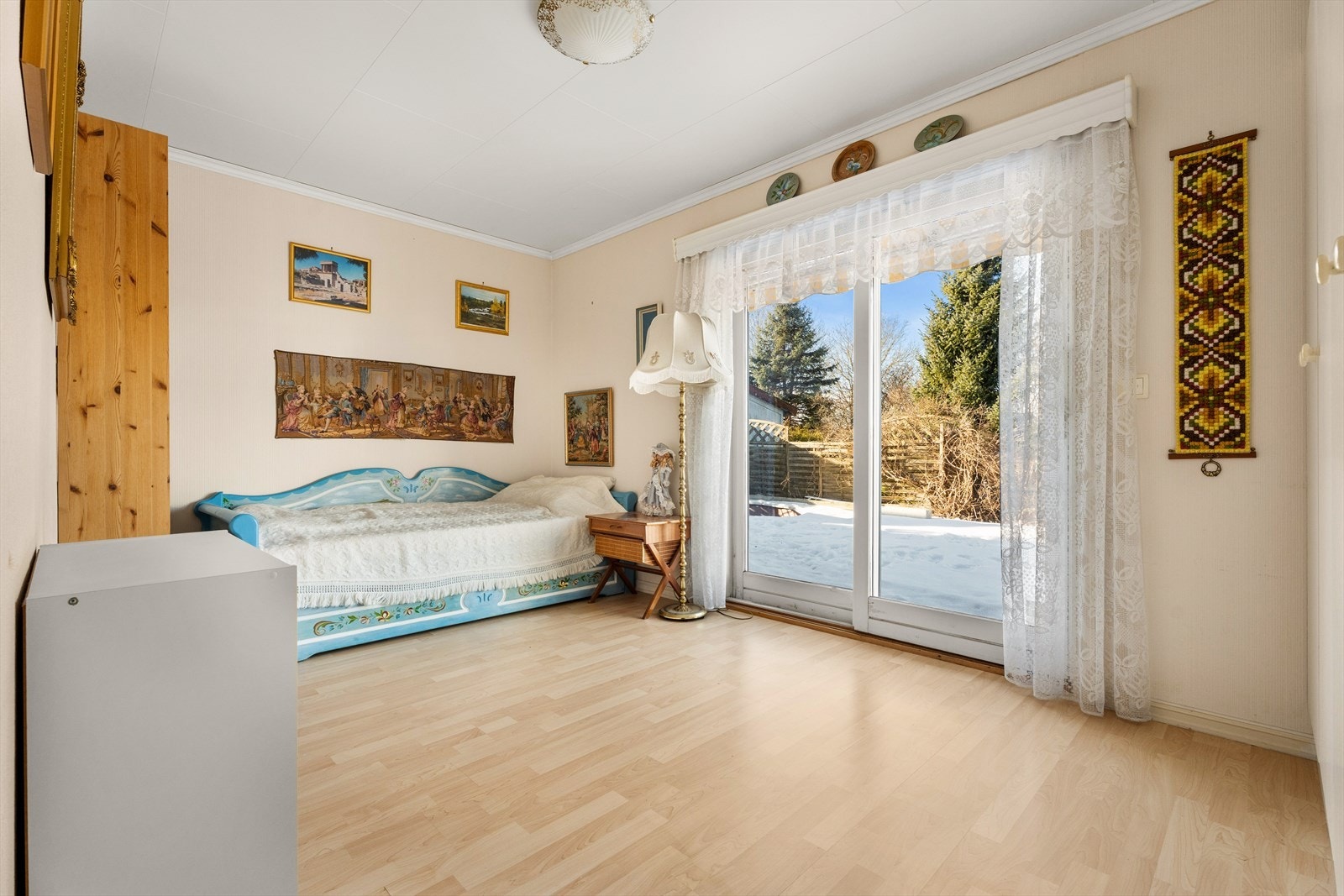 Hovedsoverommet har en hev-skyv-dør med 2-lags glass og direkte utgang til terrassen. Galleribilde