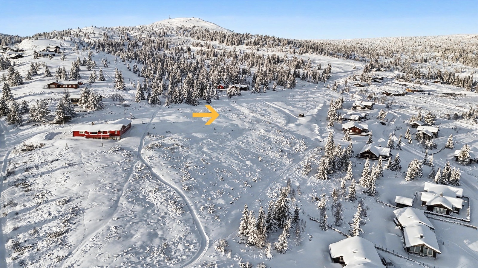 Plassering av hytte er vist med pil. Galleribilde