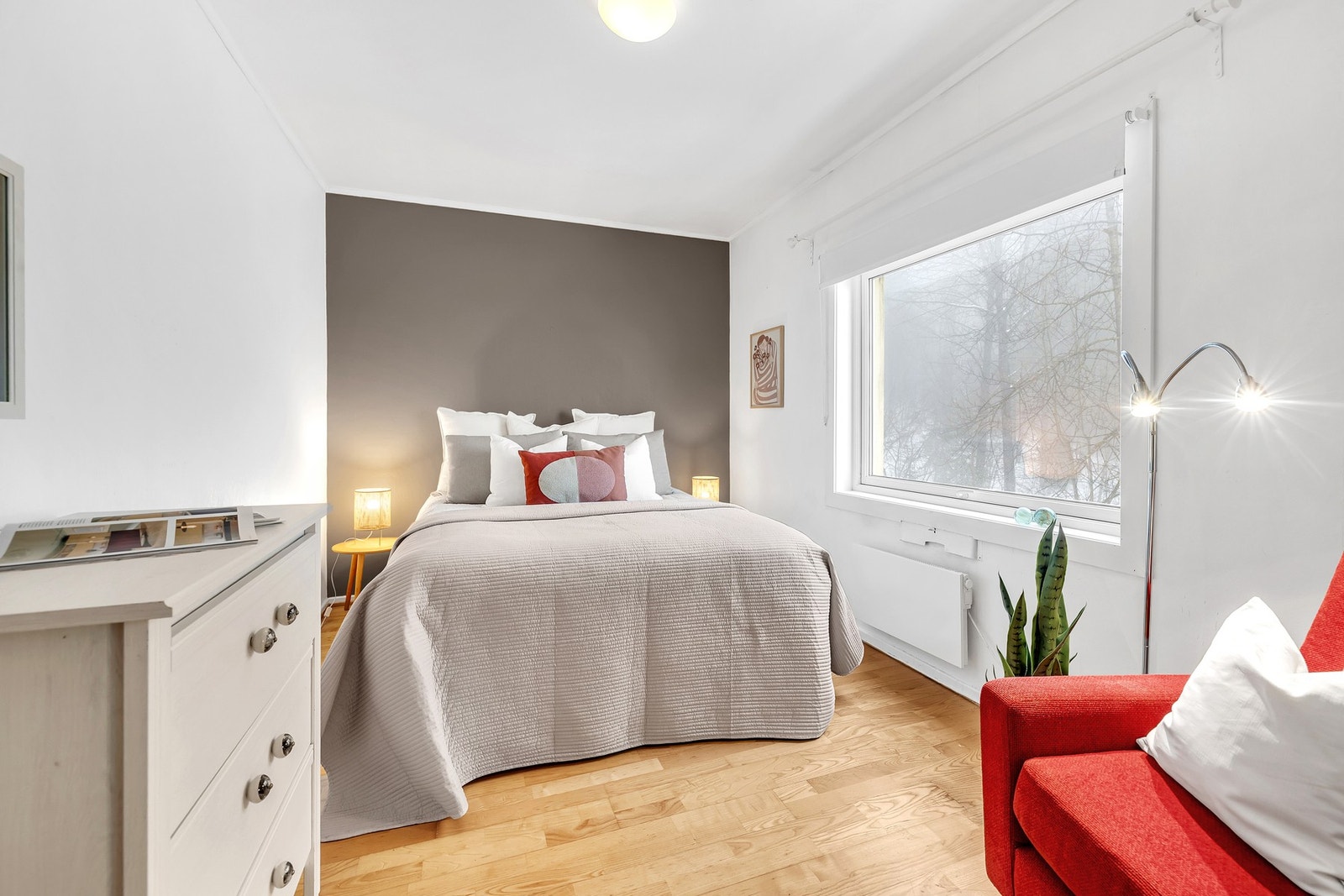 Soverommet vender inn mot skogkanten Galleribilde