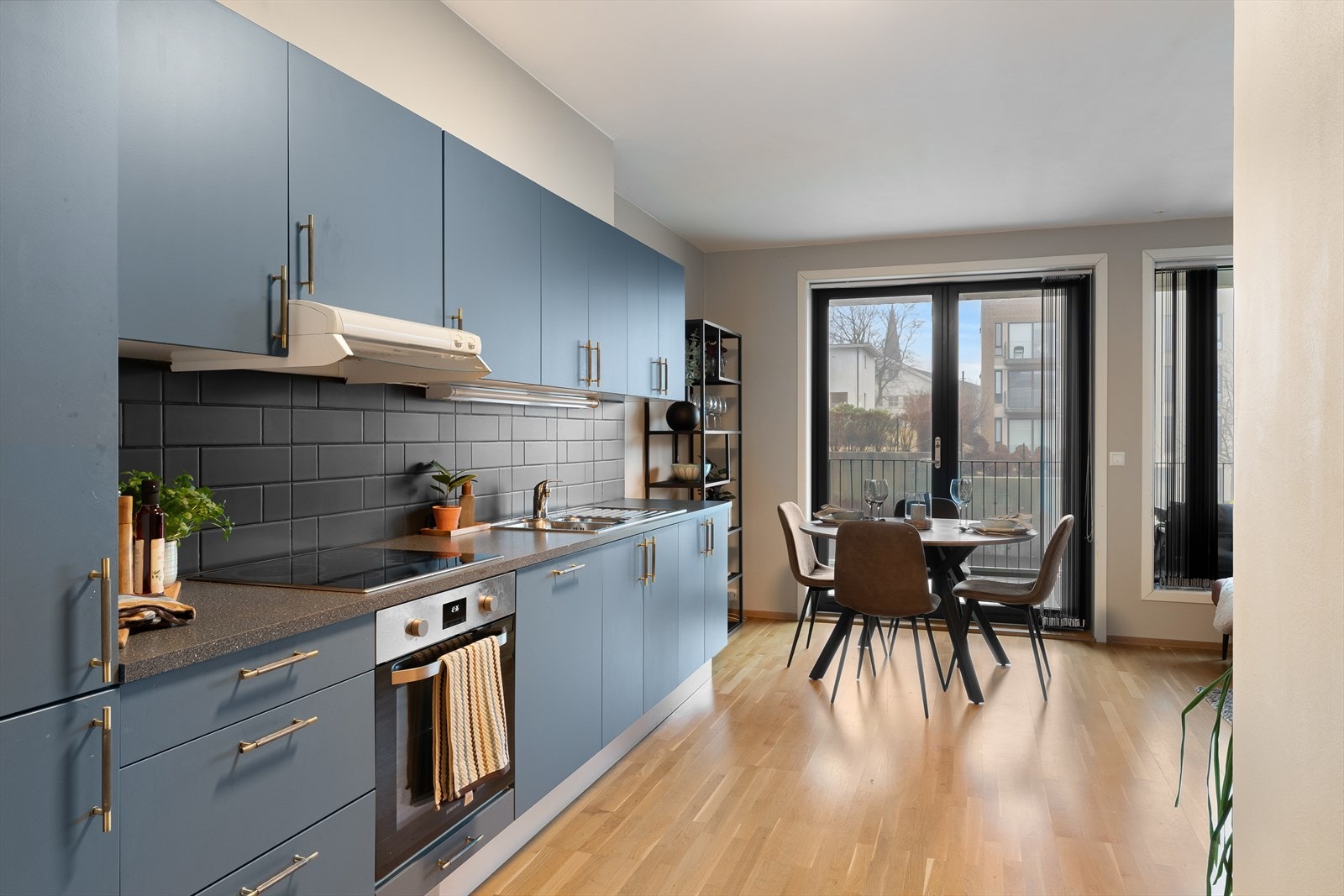 Utgang til balkong. Galleribilde