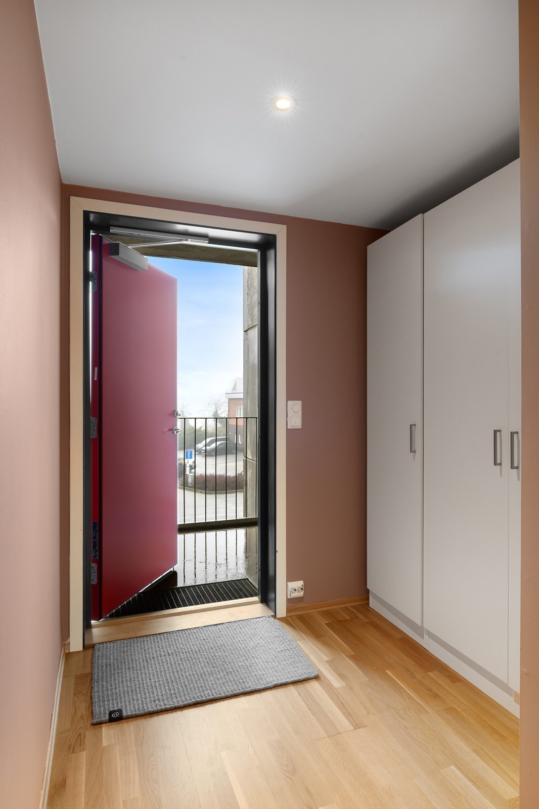 Entré med garderobeskap. Galleribilde