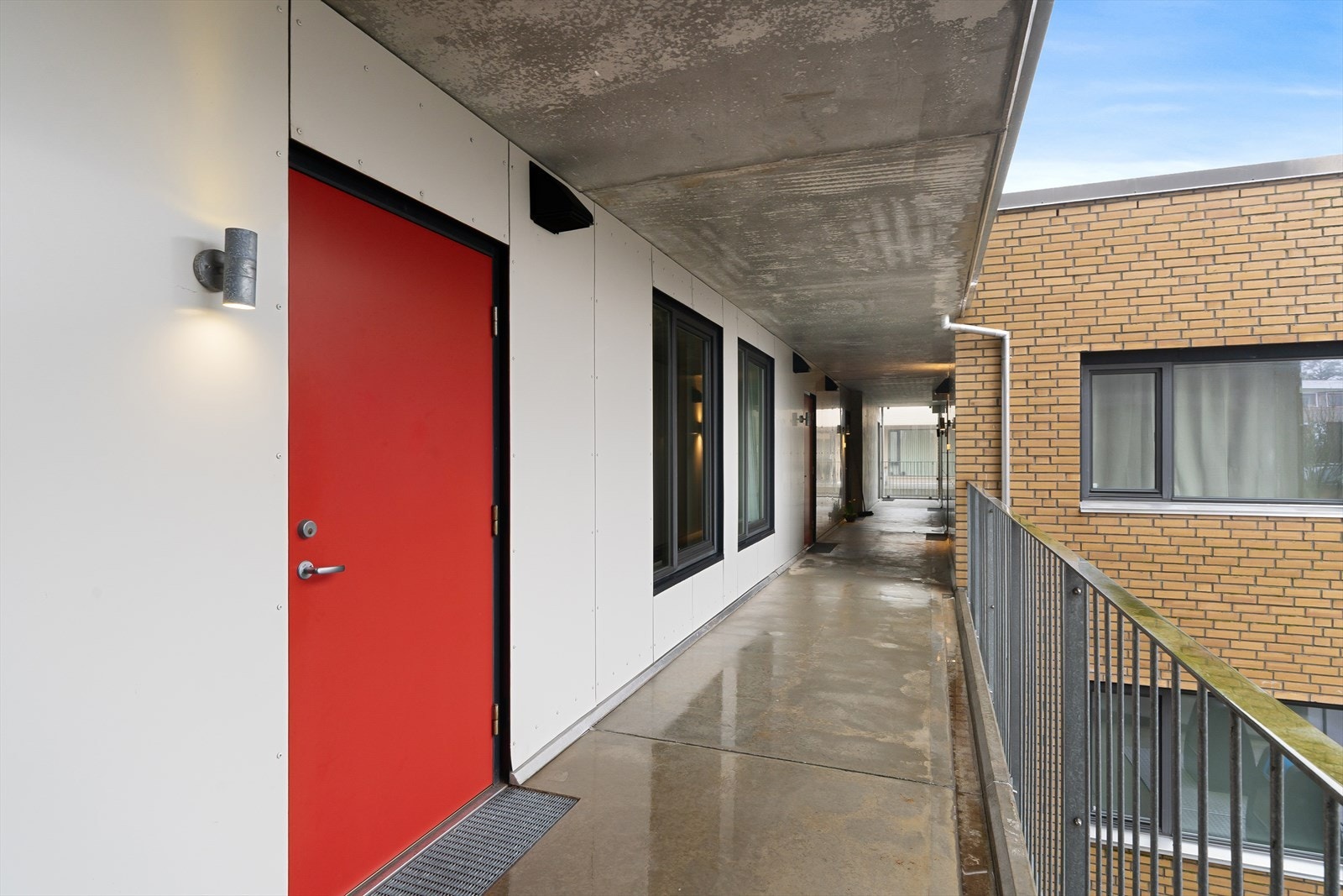 Svalgang med overbygg. Galleribilde