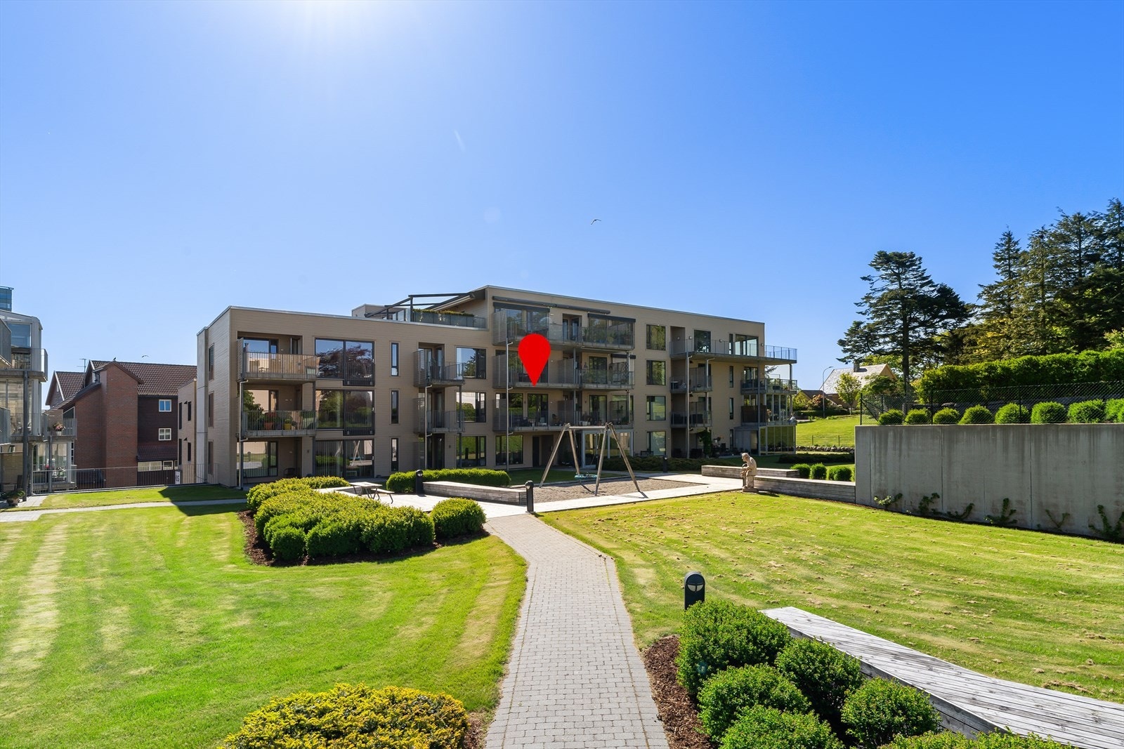 Velkommen til Parkvegen 1! Presentert av Kristoffer Kverme i EiendomsMegler 1. Foto: Eivind Dirdal. Galleribilde