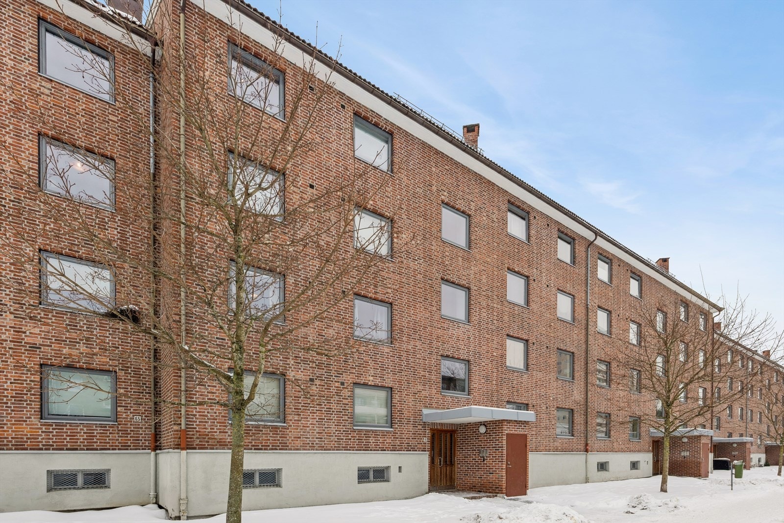 Borettslaget leier ut 129 parkeringsplasser og 33 garasjer etter ventelister. Kommunale ladeplasser i området: Mekanikerveien, Kranveien og Kampheimveien. Galleribilde