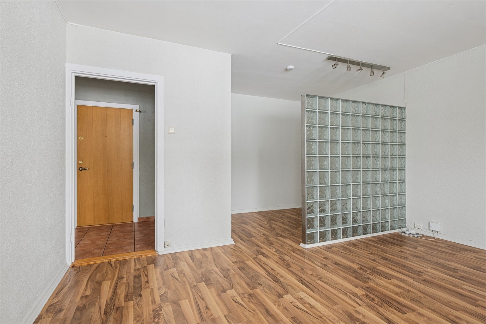 Plass til sofa- og spisegruppe. Galleribilde