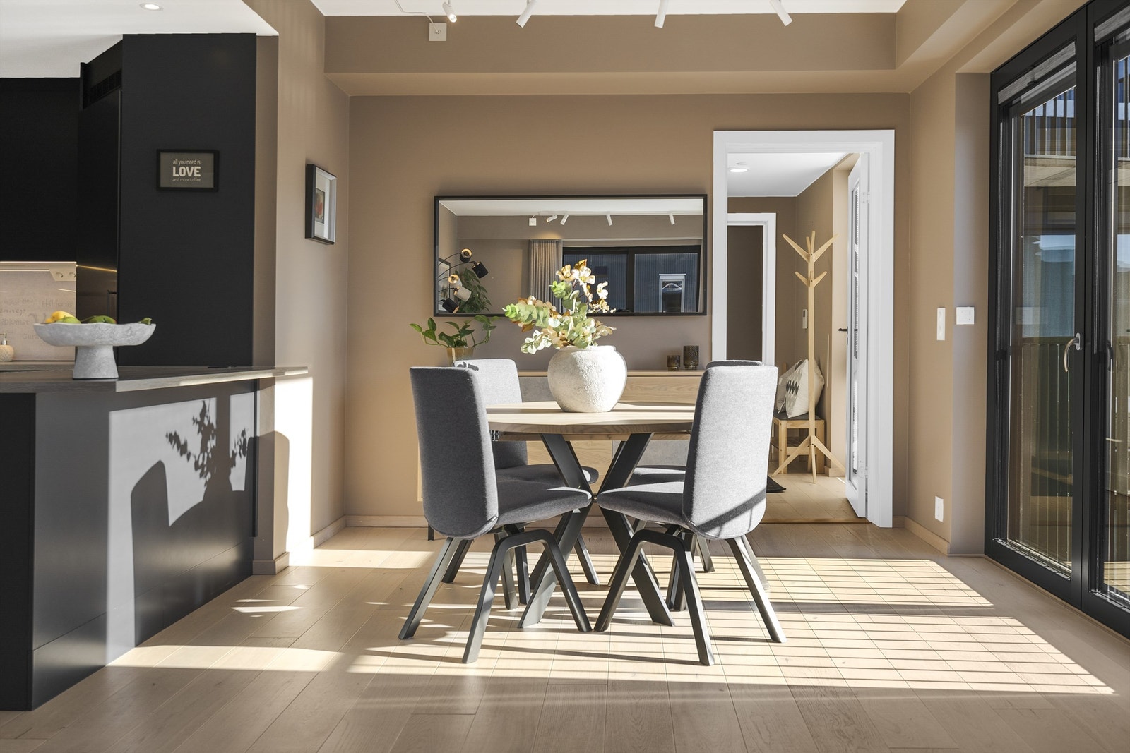 Fransk balkong som er spesielt fint å ha på varme sommerdager. Galleribilde