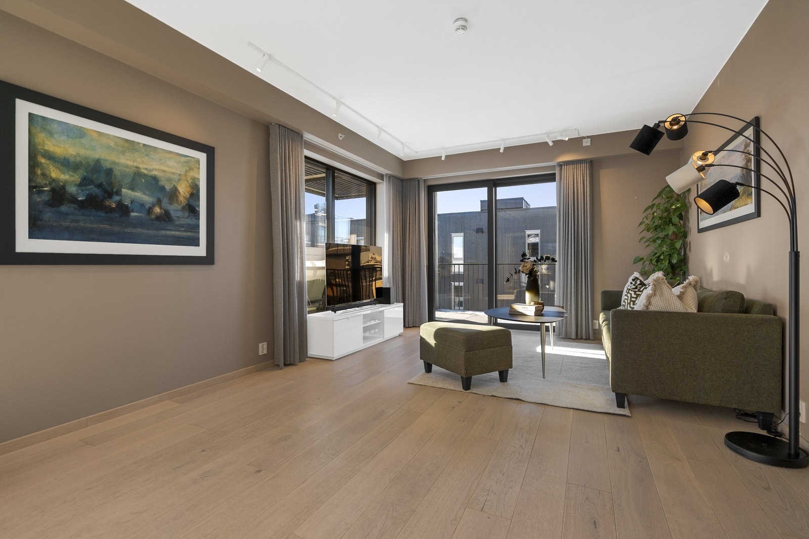 Leiligheten varmes opp via vannbåren gulvvarme. Galleribilde