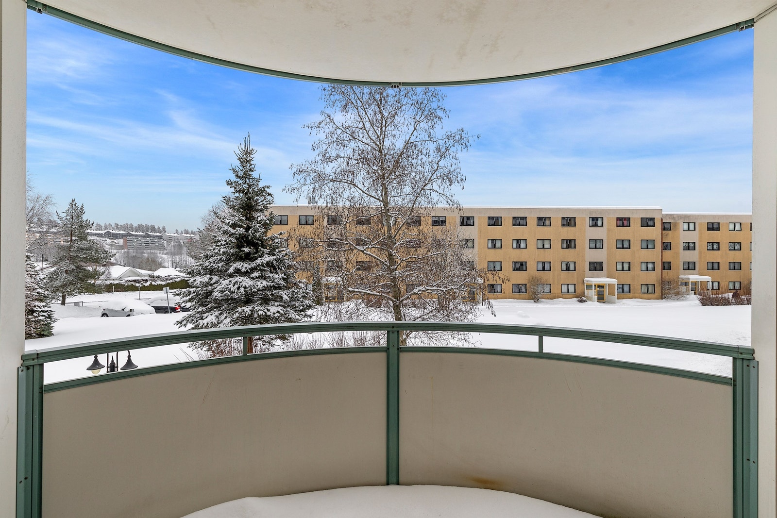 Kort vei til bussholdeplass, butikker, barnehager og Finstad skole. Galleribilde