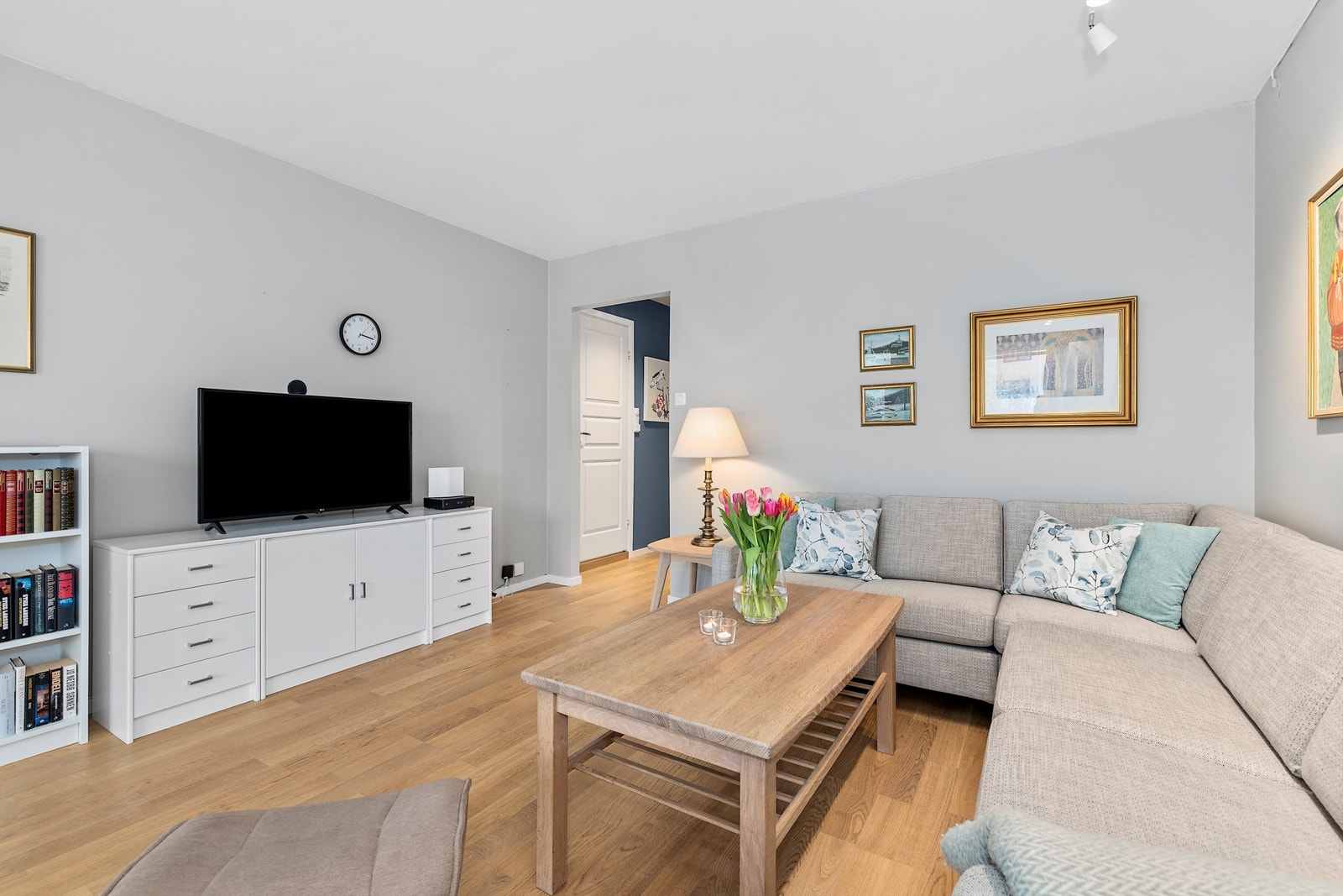 God plass til en egen TV-krok i stuen. Galleribilde