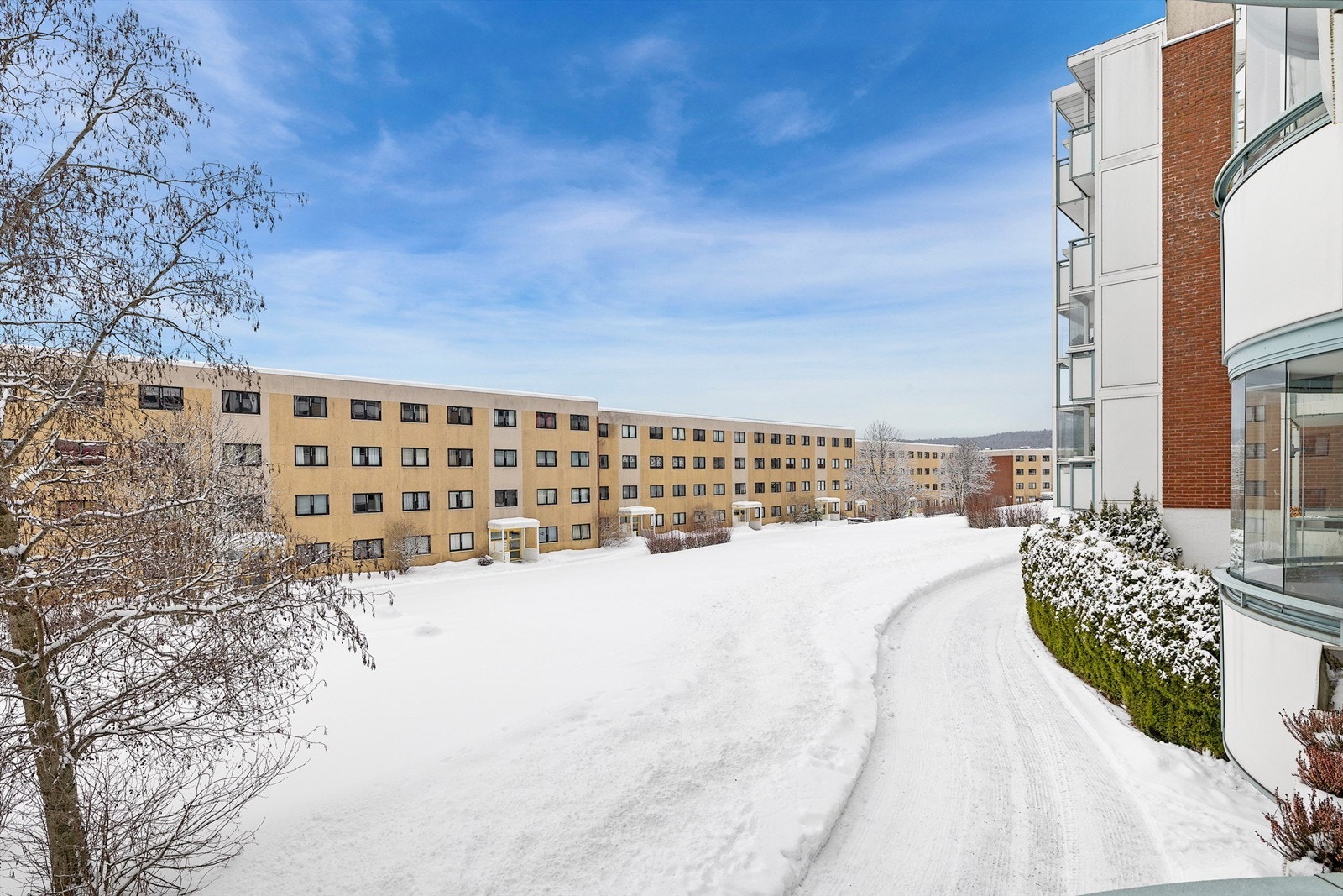 Borettslagets fellesarealer er godt opparbeidet med blant annet lekeplasser og grøntarealer. Galleribilde