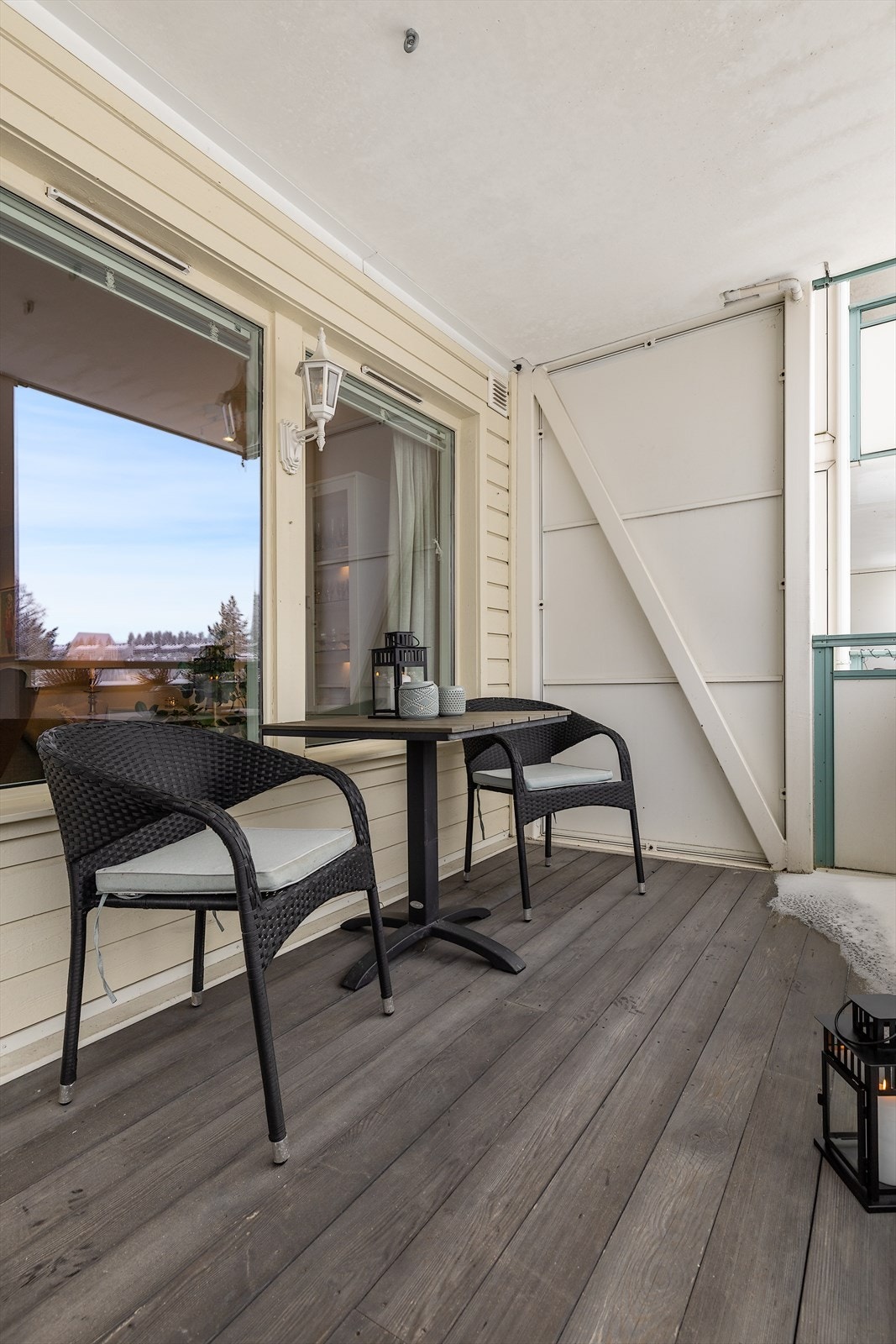 Her er det god plass til en hyggelig sittegruppe for å nyte gode solforhold. Galleribilde