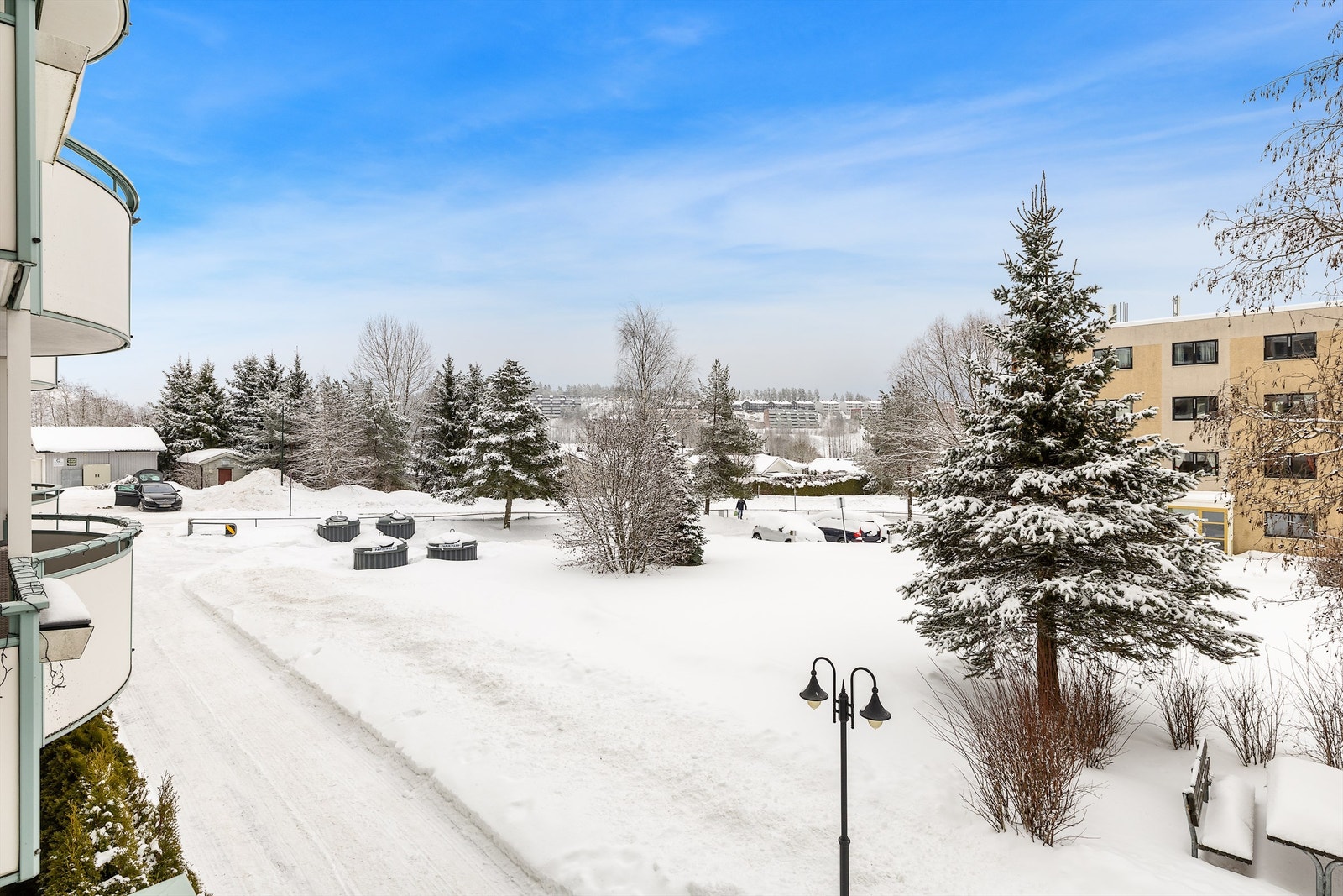 Fra leiligheten er det gangavstand til Triaden Lørenskog Storsenter med et bredt servicetilbud. Galleribilde