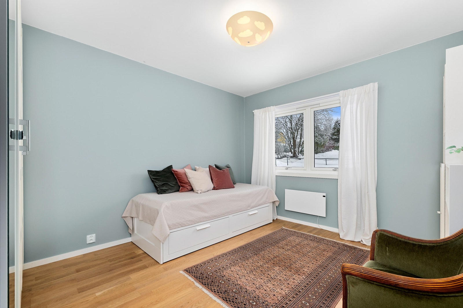 Her er det også god pass til dobbeltseng med tilhørende møblement. Galleribilde