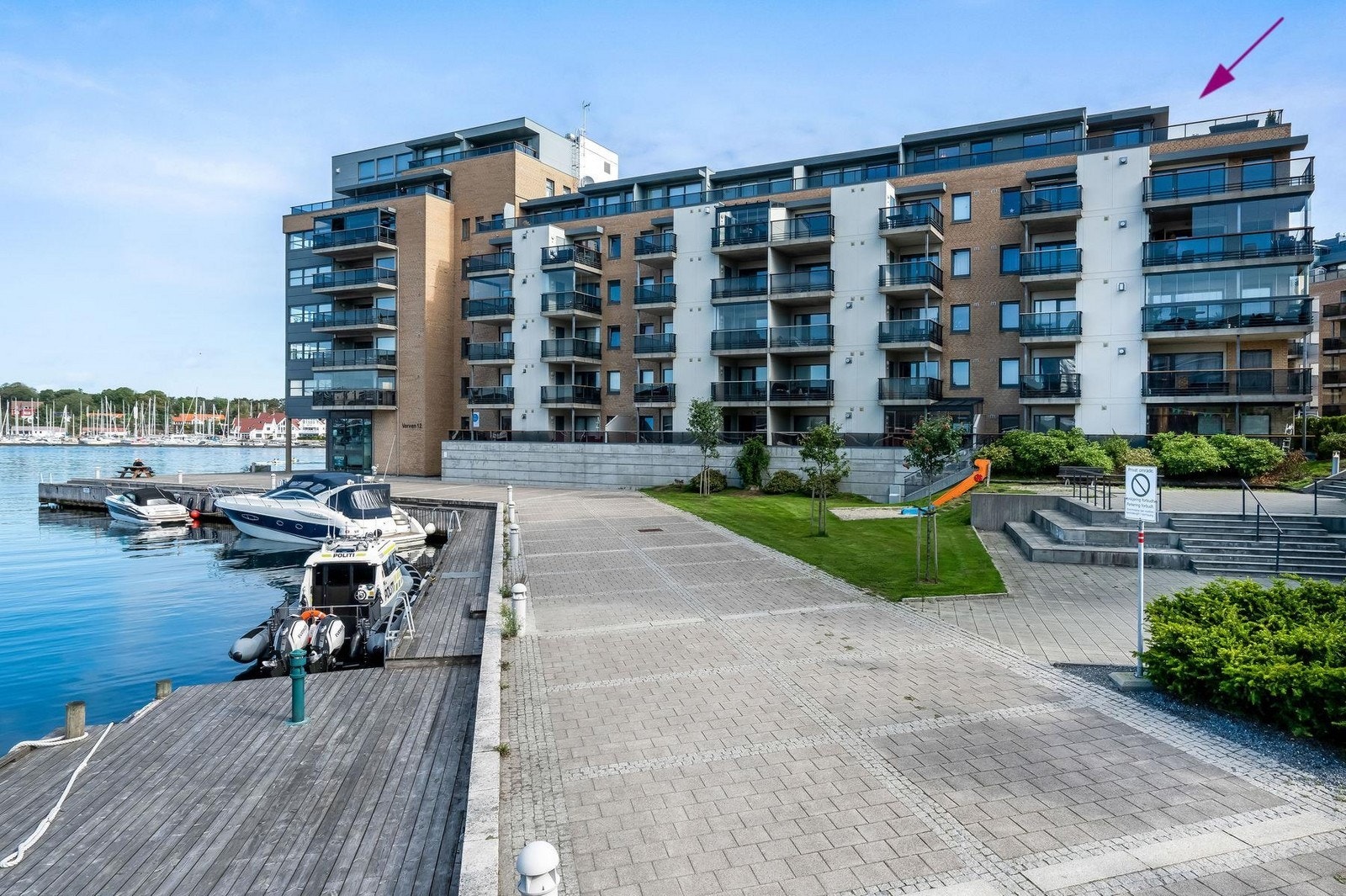 Leiligheten har egen privat takterrasse på 75kvm Galleribilde