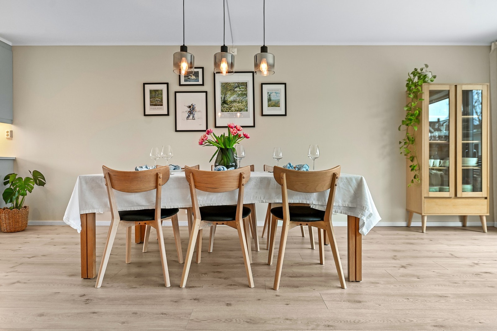 ...og god plass til stort spisebord Galleribilde