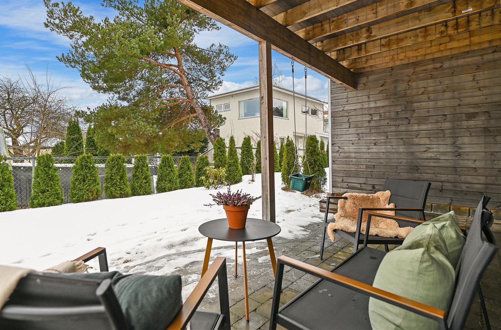 Skjermet, overbygd terrasse Galleribilde