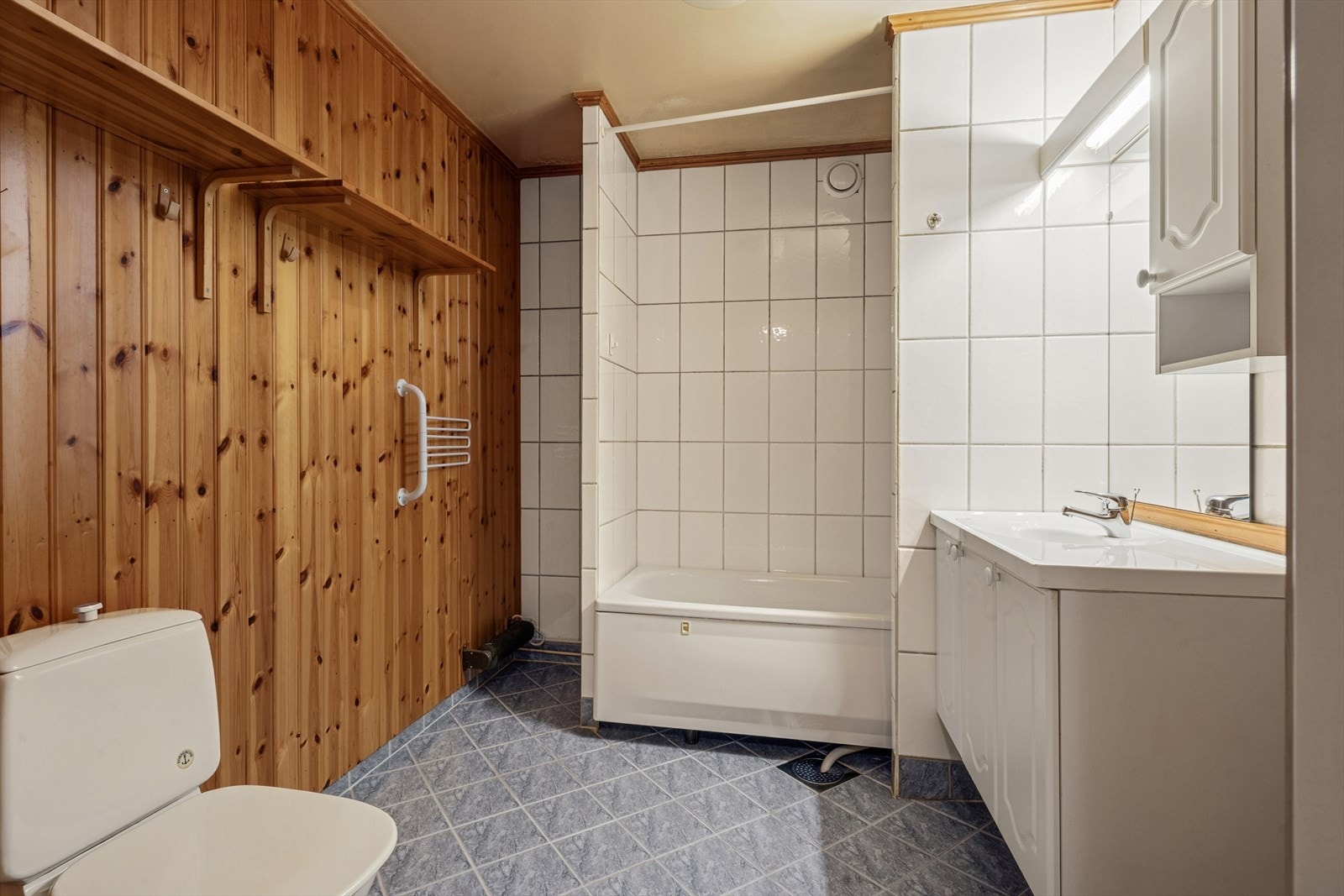 Våtrommet må oppgraderes for å tåle normal bruk etter dagens krav. Galleribilde