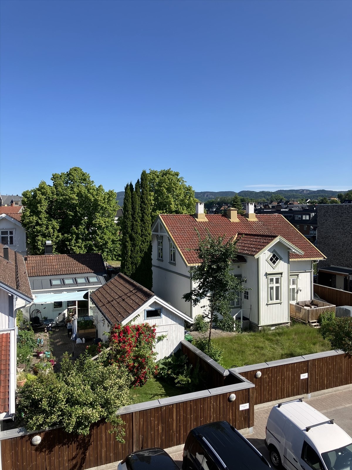 Utsikt fra soveromsvindu, hvor du ser mot Skrehelle. Foto: Privat. Galleribilde